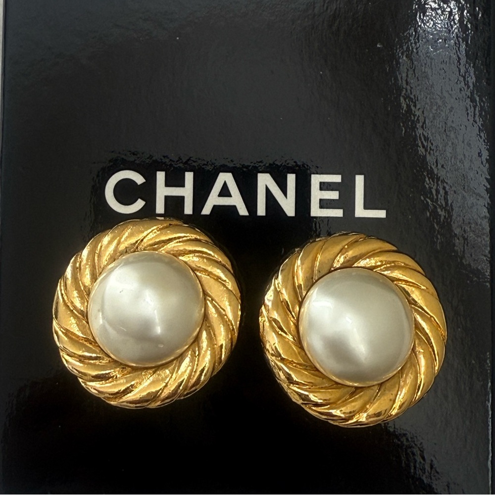 CHANEL CC Logo Pearl Gold Tone Earrings
